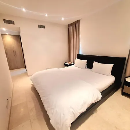 Aphrodite Plaza لارنكا