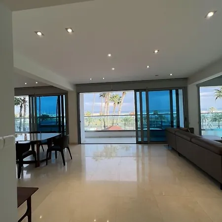 Aphrodite Plaza 公寓式酒店 4*
