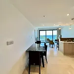 Aphrodite Plaza מלון דירות
